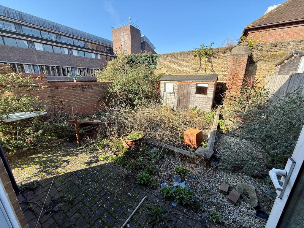 Lot: 162 - VACANT HOUSE IN GATED DEVELOPMENT - Garden to rear
